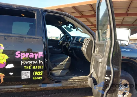 2023 Ram 2500 Tradesman 4X4 6'4 Box z USA, uszkodzony, nr VIN 3C6UR5CL8PG616892